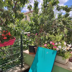 Calme Et Ensoleillé Dans Maison De Villejuif